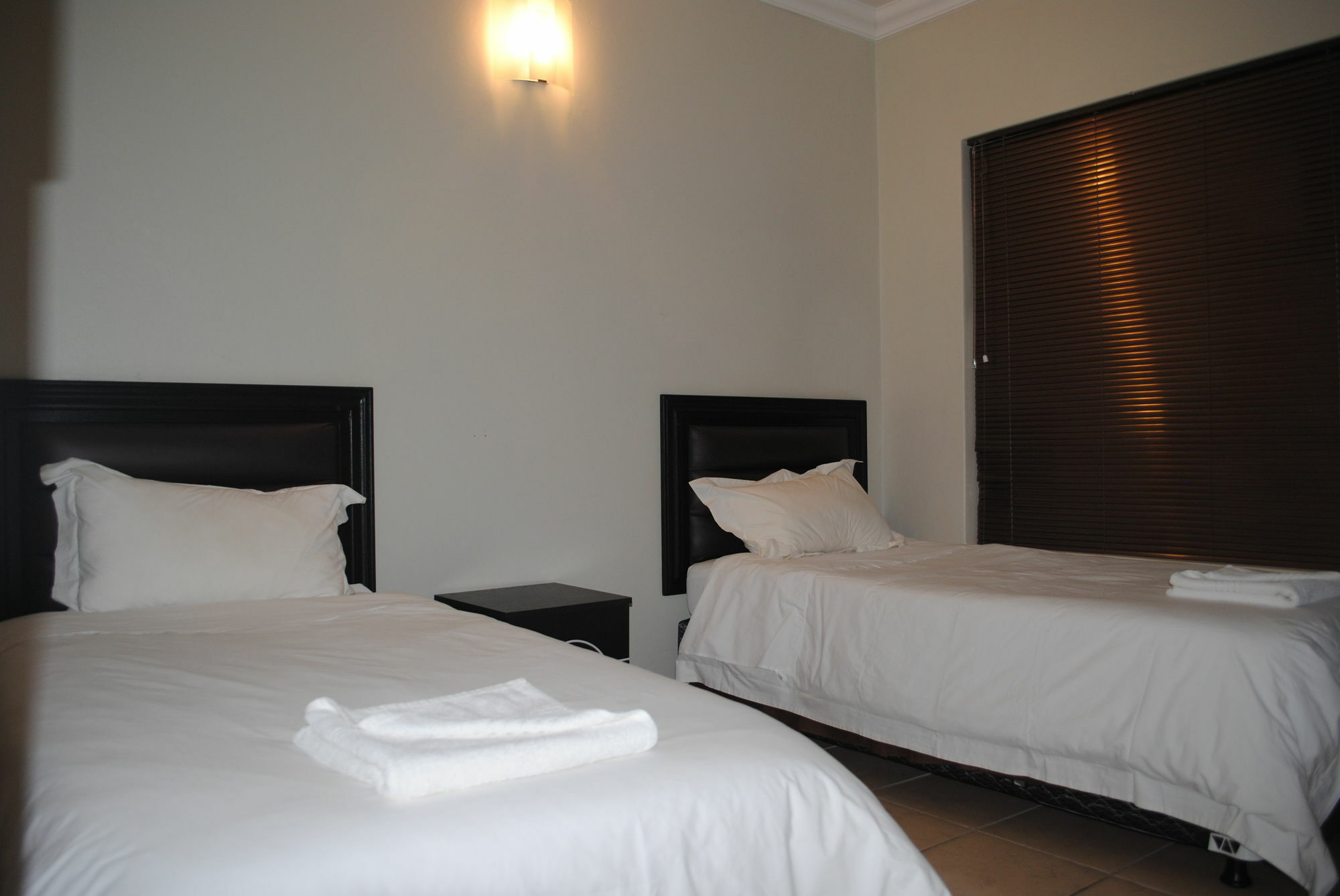 Palm Valley Inn And Day Spa Hartbeespoort Kültér fotó